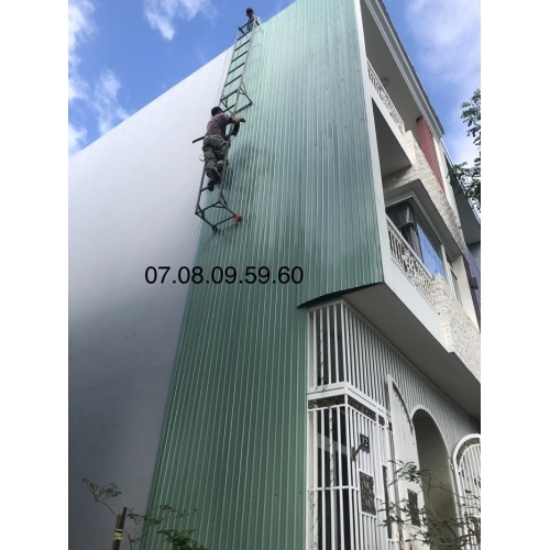 Vì sao nên thay sơn tường bằng việc đóng tôn chống thấm tại Đà Nẵng?
